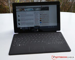 10.6 inch paneel met een resolutie van 1366 x 768 pixels (16:9 formaat).