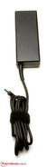 De stroomadapter weegt slechts 328 gram...