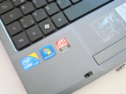 Een Core i5 430M CPU van Intel en een Mobility Radeon HD 5470 bevinden zich onder moterkap van deze 15,6 inch laptop