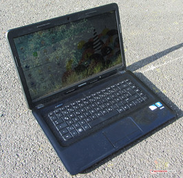 HP's Compaq Presario CQ58-148SG buitenshuis