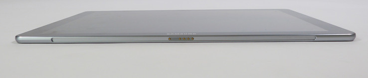 TabPro S onderkant met toetsenbord aansluiting