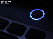 De aan/uit-knop gloeit wanneer de notebook aan is. Samsung heeft verdere effecten achterwege gelaten.