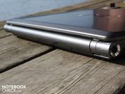De robuuste looks van de notebook worden gedomineerd door deze cilinder.