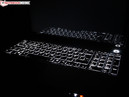 In het midden buigt het toetsenbord licht door, maar de brede lay-out en duidelijke feedback van de toetsen zijn grote pluspunten.