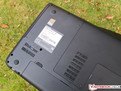 Aan de onderkant zien we de DVD drive,...
