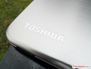 Toshiba gebruikte geborsteld aluminium.