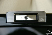 ...een 1.3 megapixel webcam met geïntegreerde microfoon en...