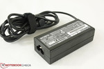 Stroomadapter (9 x 4 x 2.5 cm) levert 19.5 V.