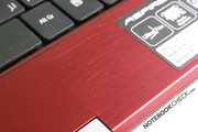 Het gebied onder het toetsenbord is van aluminium en geeft een gevoel van hoge kwaliteit.