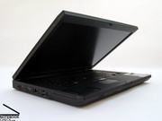 De Dell Latitude E5500 positioneert zichzelf als het goedkope model van de Dell zakelijke laptop serie.