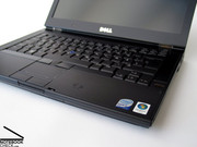 Qua uiterlijk kan de Dell Latitude E6400 niet onderscheden worden van zijn broer, de Precision M2400.
