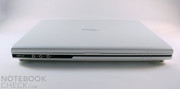 De notebook is gebouwd volgens het huidige Amilo design met een duidelijk zwart-wit contrast en zeer strakke vormen.