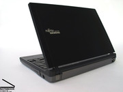 Fujitsu-Siemens volgt met de Lifebook P7230 het klassieke bedrijfsontwerp: zwart en grijs domineren het kleurontwerp, en de vorm is uitsluitend conservatief.