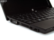 De beschikbare aansluitingen zijn schaars, typisch voor een netbook.