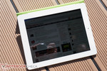 De nieuwe iPad bij gebruik buitenshuis in helder zonlicht
