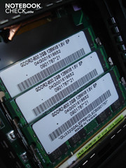 Het RAM geheugen bestaat uit drie modules van elk 2GB