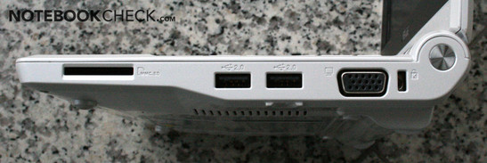 Rechterkant: Kensington slot, VGA, 2xUSB, SD/MMC kaarlezer