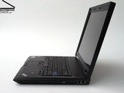 Ondanks dat heeft de Thinkpad SL500 toch een hoop eigenschappen dit typisch zijn voor Thinkpads,...