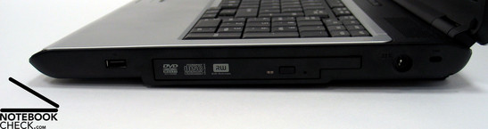Rechterkant: USB, DVD Drive, Stroomaansluiting, Kensington slot
