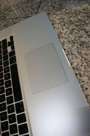 De nieuwe touchpad van glas werkt erg goed onder Mac OS X, maar nog niet goed onder Windows door de drivers.