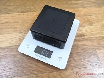 Apparaat is zelfs lichter dan de NUC 10 (647 g vs. 697 g)