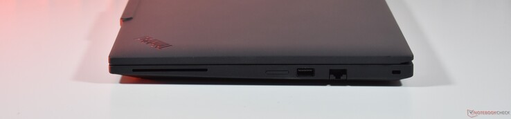 rechts: Smartcardlezer, USB A 3.2 Gen 1, RJ45 Ethernet, Kensington Lock-sleuf