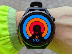De smartwatch is ook goed af te lezen in fel zonlicht. De kleuren zijn levendig en het contrast is geweldig.