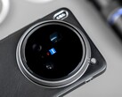 De Vivo X200 Ultra met grip en teleconverter: Recensenten hebben al geweldige foto's en video's gemaakt met het nieuwe vlaggenschip met Zeiss-camera (Foto bron: Weibo)