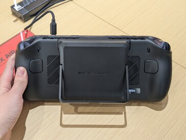 Verwisselbare batterij van de OneXPlayer Apex Air met Intel Arc G3 Extreme