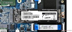 De meegeleverde Gigabyte 512 GB NVMe SSD lijdt aan ernstige throttling