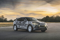 Ford's Mustang Mach-E Rally is geïnspireerd op eerdere rally-auto's van Ford en past deze toe op een elektrisch platform met AWD. (Afbeelding bron: Ford)