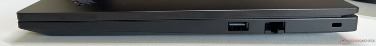 Rechts: USB-A 3.2 Gen 2 (10 Gbit/s), Gigabit Ethernet, Kensington-beveiligingssleuf