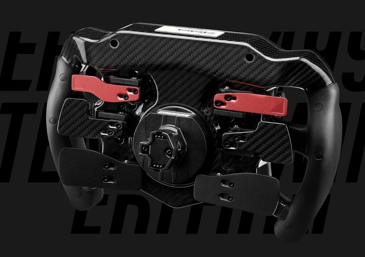 Het Thrustmaster Ferrari 499P-stuur is voorzien van twee schakelpedaalparen van koolstofvezel en vier analoge metalen pedalen.