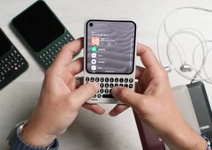 Hoewel de Clicks Communicator over een toetsenbord beschikt, is het apparaat relatief compact.