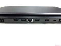 Terug: HDMI 2.0, USB-A 3.2 Gen 2, Gigabit Ethernet, USB-A 3.2 Gen 2, voeding, slot voor een slot