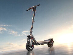 De Segway Max G3 Plus elektrische step is uitgerust met een boostmodus van 2.200 W, waarmee hij in 2,4 seconden van 0 naar 15 mph accelereert.