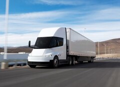 Tesla begint met de levering van in serie geproduceerde Semi-vrachtwagens vanuit zijn fabriek in Sparks, Nevada