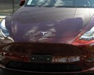 De Berlijnse Model Y in Midnight Cherry Red (foto: Vision E Drive/YT)