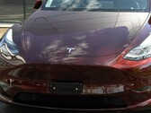 De Berlijnse Model Y in Midnight Cherry Red (foto: Vision E Drive/YT)