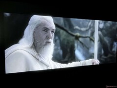 De details blijven duidelijk op moeilijke plaatsen, zoals het haar van Gandalf. Er is ook geen kleurband of halo rond zijn staf. (Afbeelding: The Lord of the Rings: The Return of the King van New Line Cinema)
