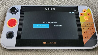 Als u een correct geformatteerde SD-kaart plaatst, wordt er een menu geopend (Afbeeldingsbron: Marc Zander, Notebookcheck)