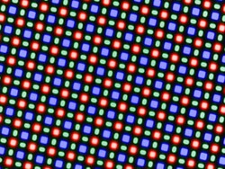 Het OLED-beeldscherm gebruikt een RGGB subpixelmatrix op basis van een rode, een blauwe en twee groene lichtdiodes.