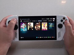 De Asus ROG Ally met Bazzite 43 toont een spelbibliotheek met Celeste, DOOM: The Dark Ages, Megabonk en Returnal. (The Phawx via YouTube)