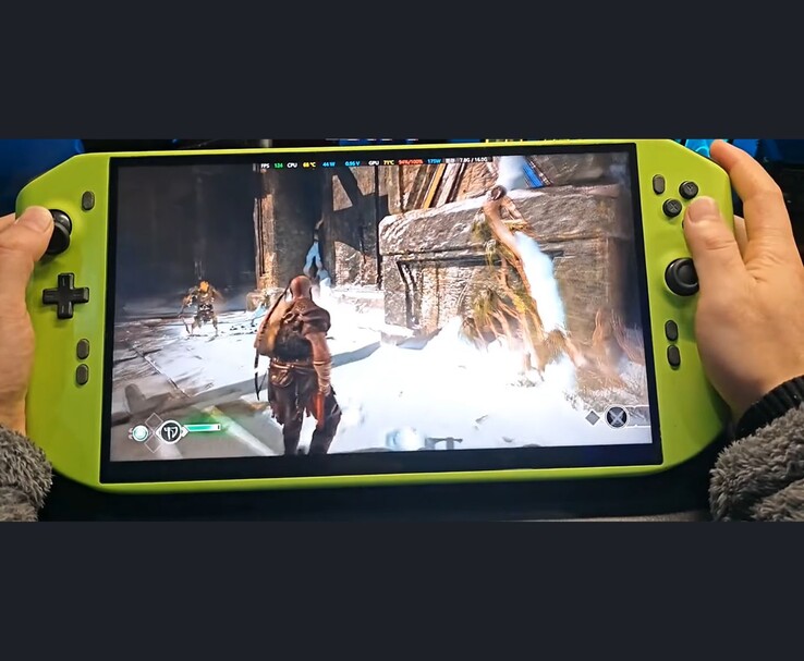DIY RTX 4090-aangedreven handheld gaming-pc waarop God of War draait. (Afbeeldingsbron: NITTRX op YouTube)