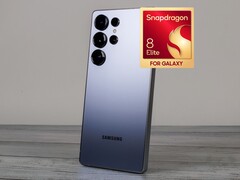 De Galaxy S26 Ultra heeft volgens de geruchten een upgrade van de batterijcapaciteit en oplaadmogelijkheden ten opzichte van zijn voorganger, die hier is afgebeeld. (Afbeelding bron: Notebookcheck, Qualcomm, bewerkt)