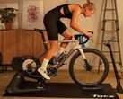 De Garmin Tacx NEO 3M kan verschillende oppervlakken simuleren, waaronder grind en kasseien. (Afbeelding bron: Garmin)