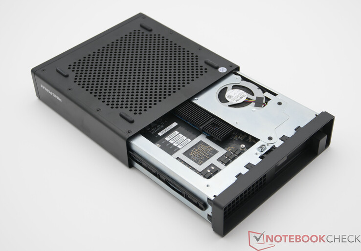 Minisforum MS-A2 kan zonder gereedschap worden geopend