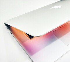 Naar verwachting zal Apple in de toekomst zowel een MacBook Pro met een LCD-scherm als een MacBook Ultra met een OLED-scherm aanbieden.