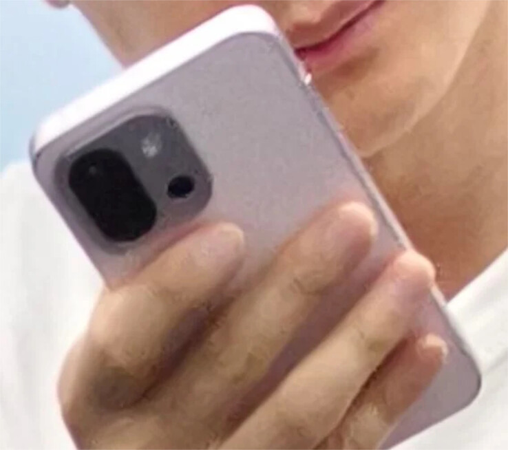 Een vermeende blik op de OnePlus 13T vanaf de achterkant. (Afbeeldingsbron: via @Gadgetsdata &amp; Android Headlines)