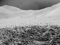 Een close-up van een deel van een krater, gefotografeerd tijdens de derde maanwandeling op het maanoppervlak van de Apollo 15 (Afbeeldingsbron: NASA; bijgesneden)